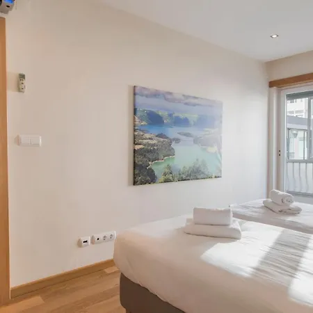 Belem 2Br With Balcony & City Views By Lovelystay