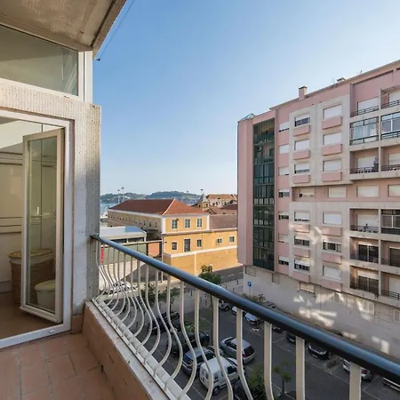 아파트 Belem 2Br With Balcony & City Views By Lovelystay 리스본