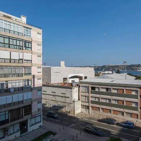 Belem 2Br With Balcony & City Views By Lovelystay 아파트 *