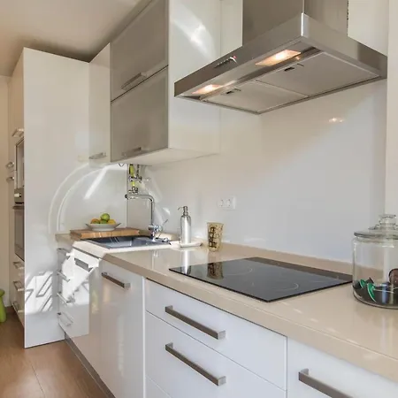 Lovelystay - 2 Bedroom Belem Wonder Apartment *
