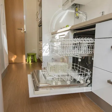 Belem 2Br With Balcony & City Views By Lovelystay