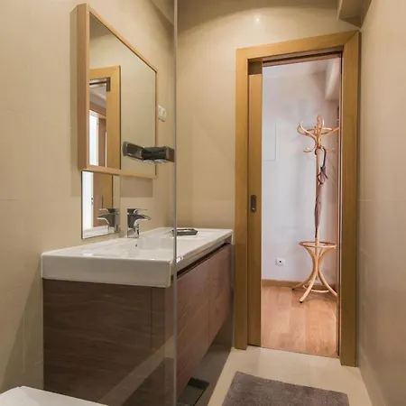 Lovelystay - 2 Bedroom Belem Wonder
