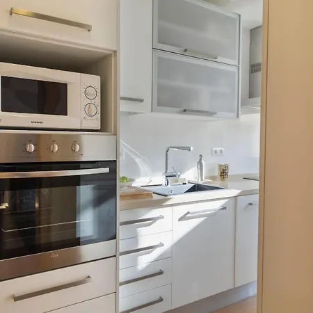 Belem 2Br With Balcony & City Views By Lovelystay *