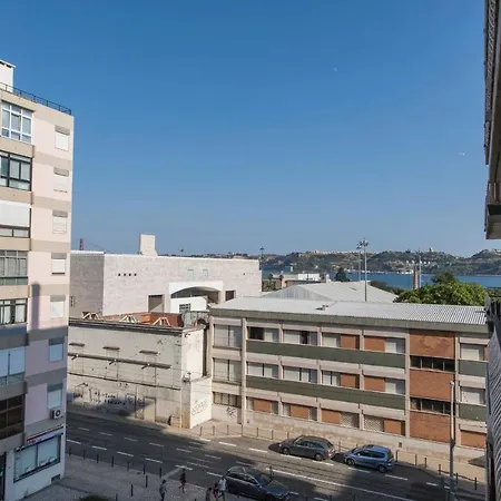 Belem 2Br With Balcony & City Views By Lovelystay 아파트 *