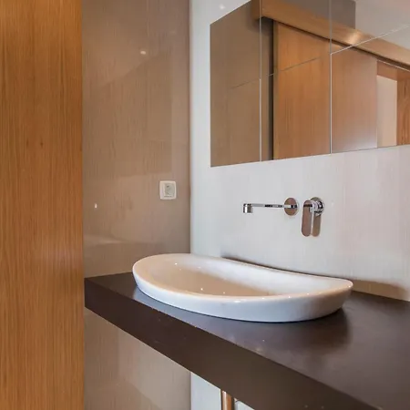 Belem 2Br With Balcony & City Views By Lovelystay 아파트 *
